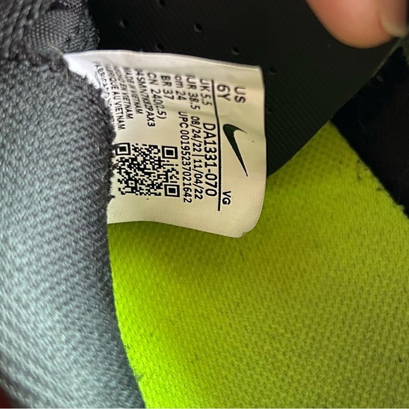 Black soccer Shoes 👞 - Picture 5 of 5